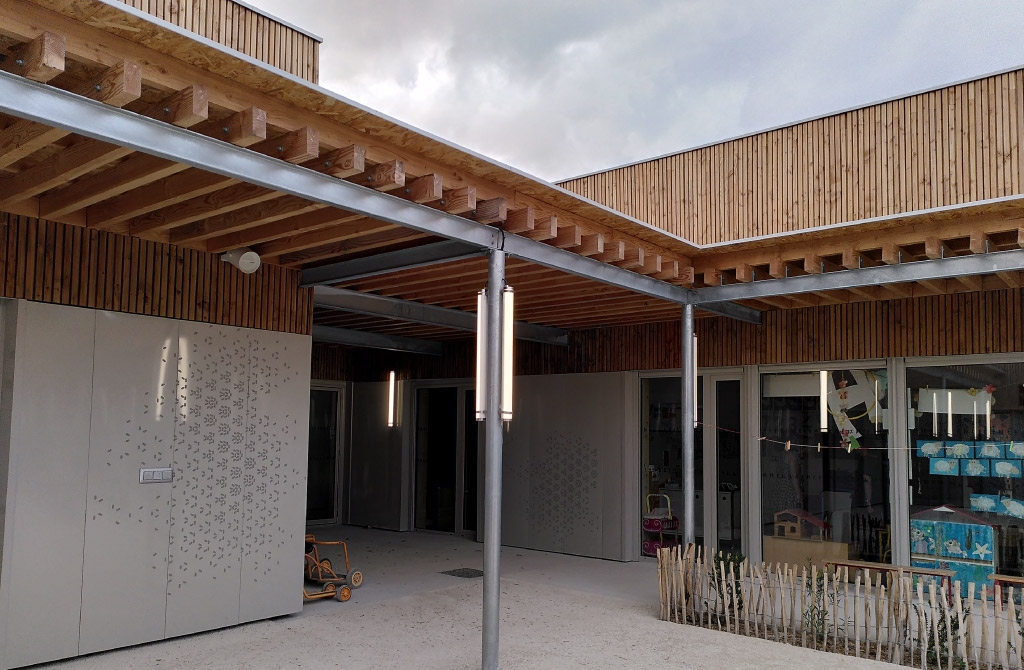 © Bois des Territoires du Massif Central. Groupe scolaire de Quissac, bâtiment en bois certifié BTMC. Architecte : HB More Architectes.